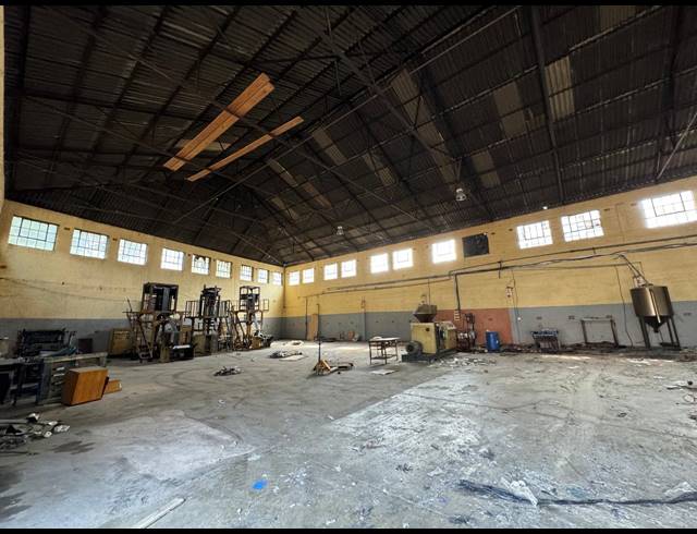 3,110M² WAREHOUSE TO LET IN INDUSTRIA WEST